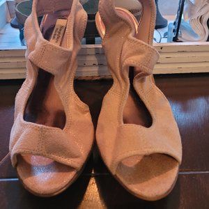 Simply Vera Vera Wang Dusty Pink Suede Heels